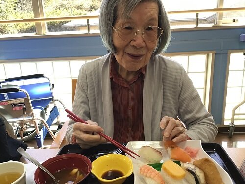 お寿司だぁ (4).JPG