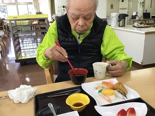 お寿司だぁ (2).JPG