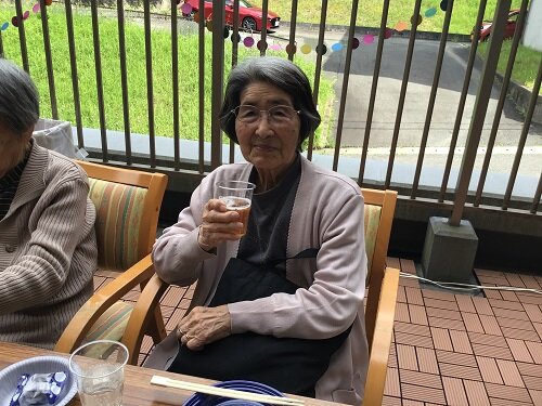 外で食べると美味しい (2).JPG