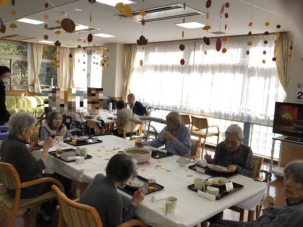 皆で囲んだ鍋 (3).JPG