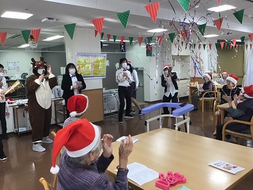 クラッカー鳴らす (2).JPG