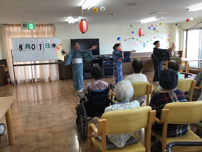 この世は女で廻るのよ