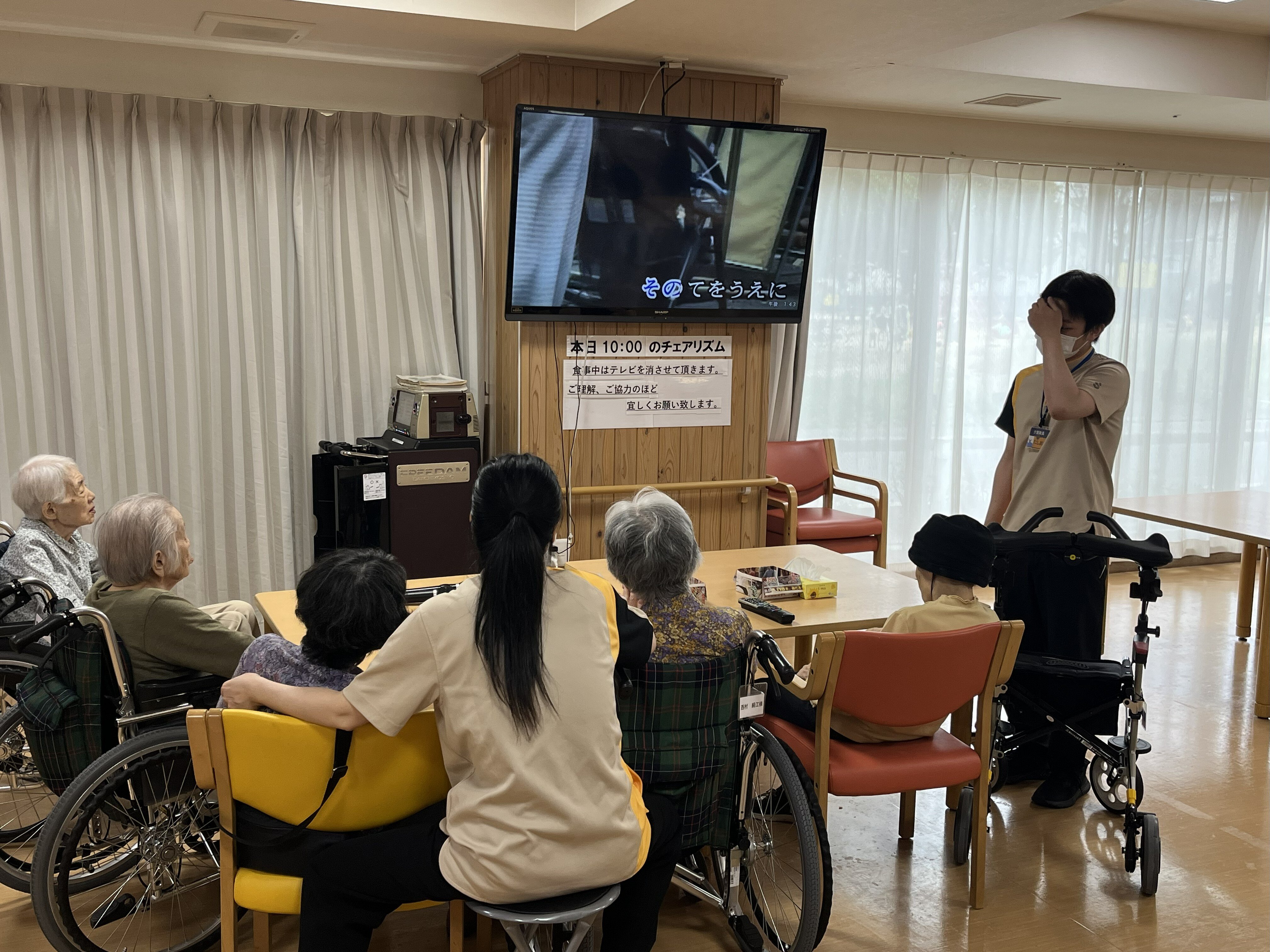 カラオケ 西岡さん.jpg