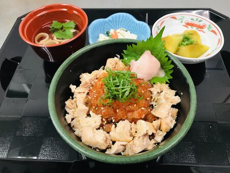 A【御馳走メニュー】鮭といくらの親子丼.jpg