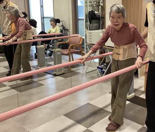 平行棒歩行.JPG