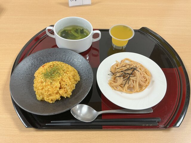 alt="スーパー・コート高石羽衣の海の日特別昼食（パエリア、たらこスパゲティ、青菜のコンソメスープ、みかんゼリー）"