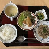 スーパーコート高石羽衣の夕食「プライムメニュー」（ご飯、プルコギ、サニーレタスを添えた春巻き、ナムル、中華スープ）