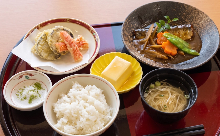 旨味凝縮！鯖の味噌煮と彩り天ぷらの和定食