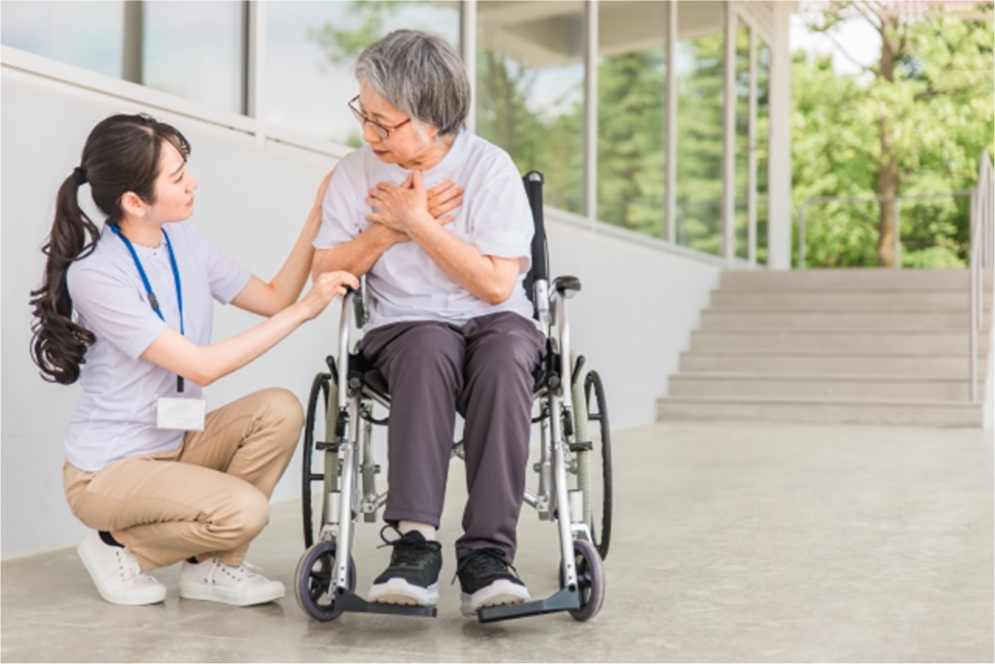 悩みを抱える高齢女性