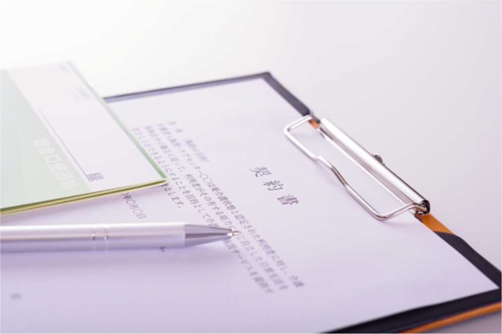 書類を準備する様子