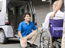 介助者がいる介護用タクシー