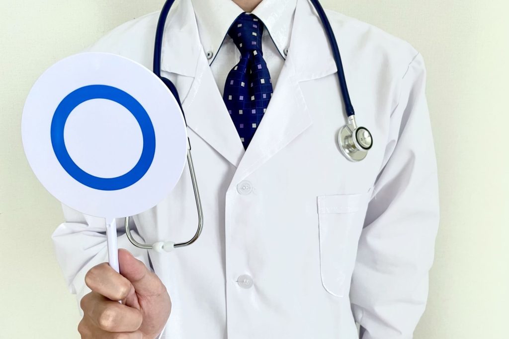 体操をする高齢者たち