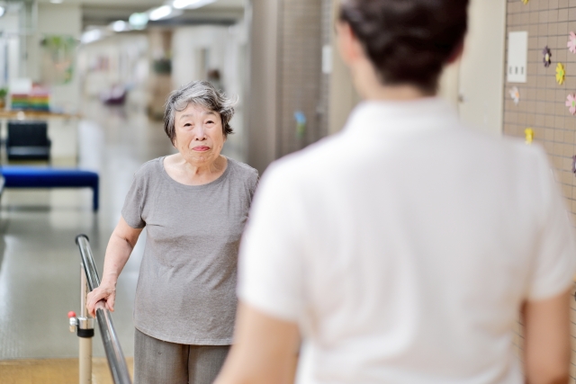 機能訓練とは？リハビリとの違いや機能訓練メニューの具体例をご紹介