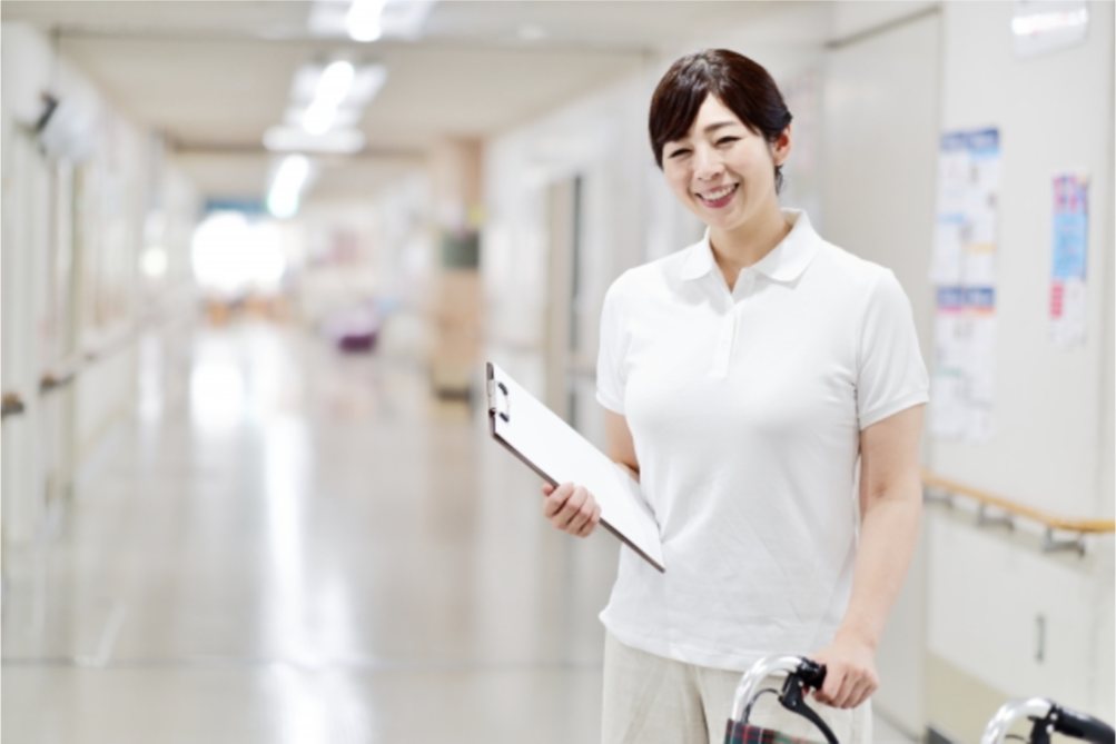 介護スタッフが機械浴の準備をしている様子