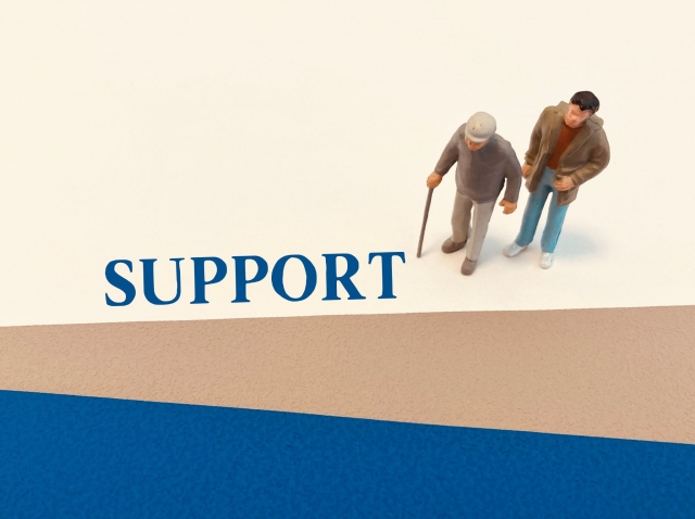 インフォーマルケアとは|特徴やフォーマルケアとの違いを詳しく紹介