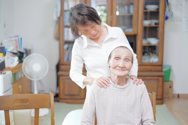 親を施設に入れるタイミングや手順とは？入居を嫌がる親の対処法も解説