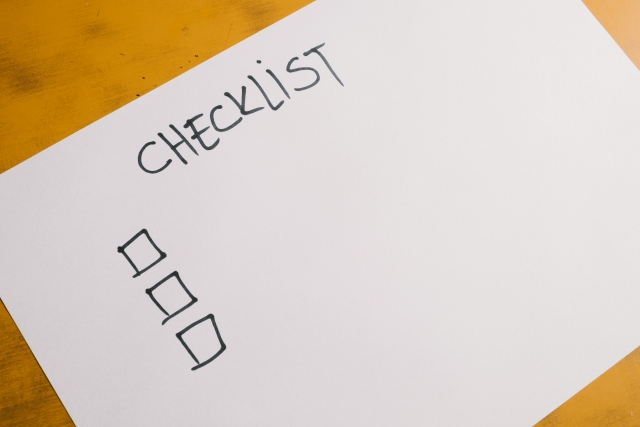 認知症の初期症状チェックリスト｜早期発見の重要性や進行したときに起こる症状も解説