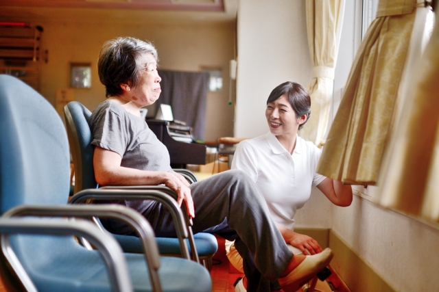 特定施設・特定施設入居者生活介護とは？施設の種類とメリット・デメリットを紹介