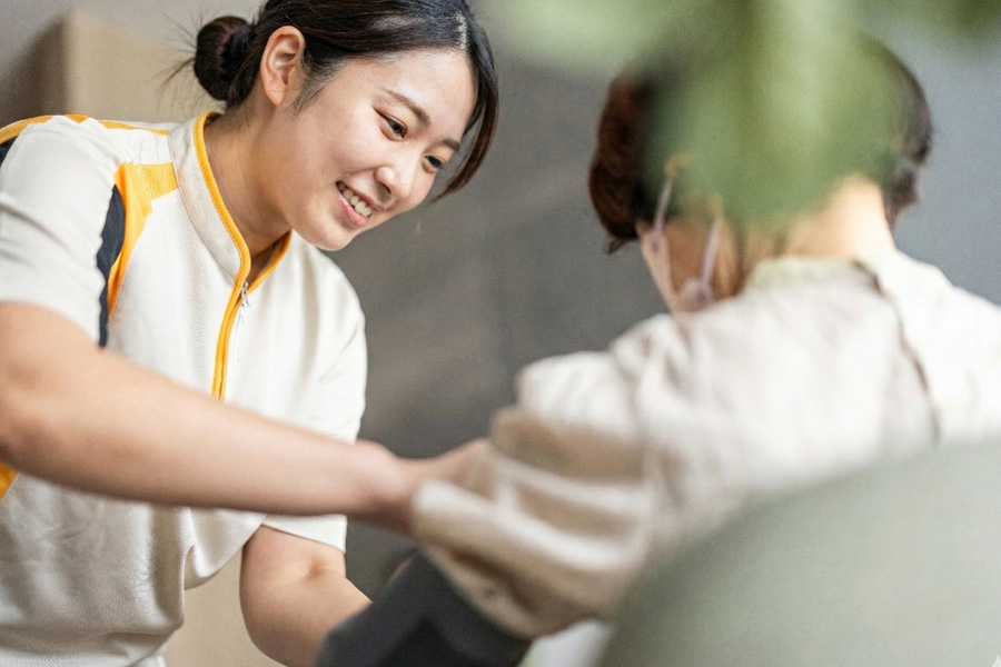 【川西市】パーキンソン病の老人ホーム選び|リハビリ・医療連携で選ぶおすすめ施設と費用相場